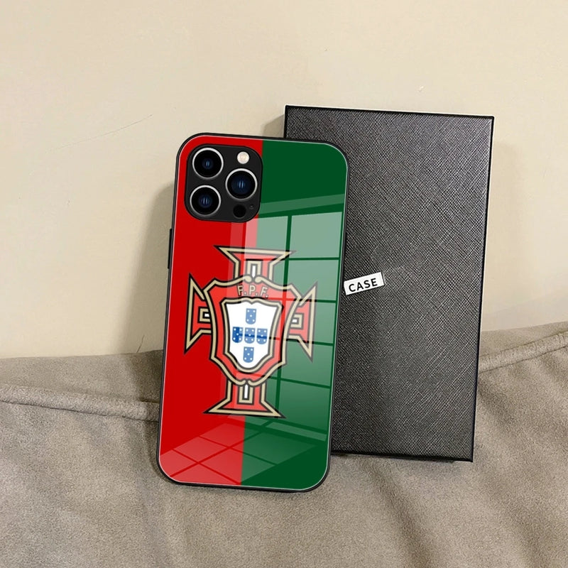 Capa de Telemóvel com Bandeira de Portugal – Vidro Temperado para iPhone 16 Pro Max, 15, 14 Plus, 13, 12 Mini, 11 e Samsung S24/S23 – Capa Preta Resistente