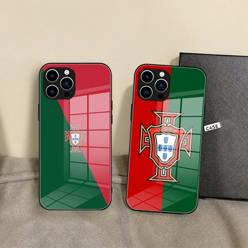 Capa de Telemóvel com Bandeira de Portugal – Vidro Temperado para iPhone 16 Pro Max, 15, 14 Plus, 13, 12 Mini, 11 e Samsung S24/S23 – Capa Preta Resistente
