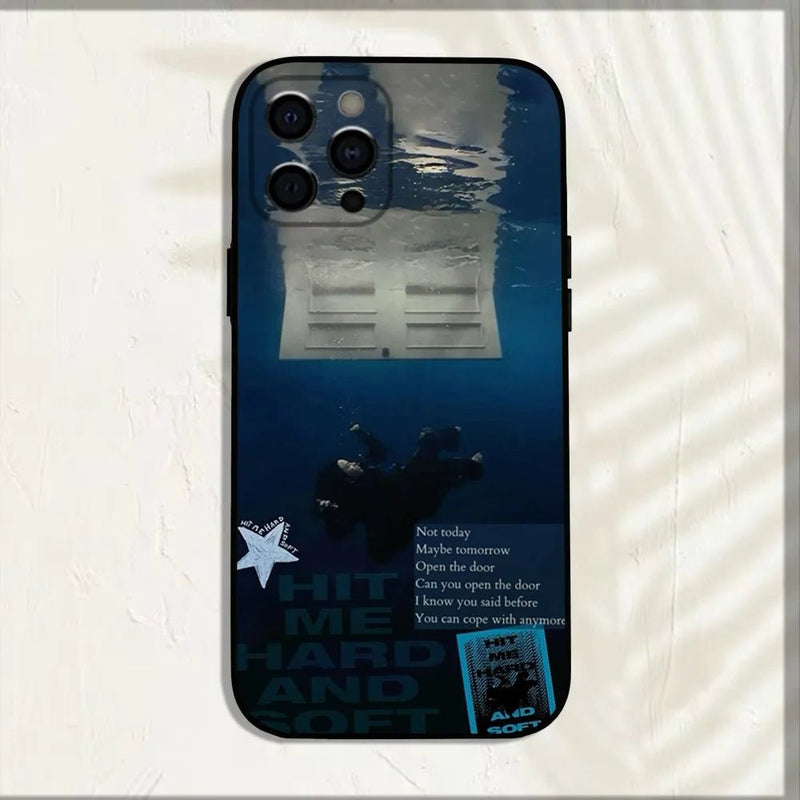 Capa Billie Eilish “Hit Me Hard and Soft” para iPhone 16 - 7 | Capa Antichoques Estilo Exclusivo - Horiginex
